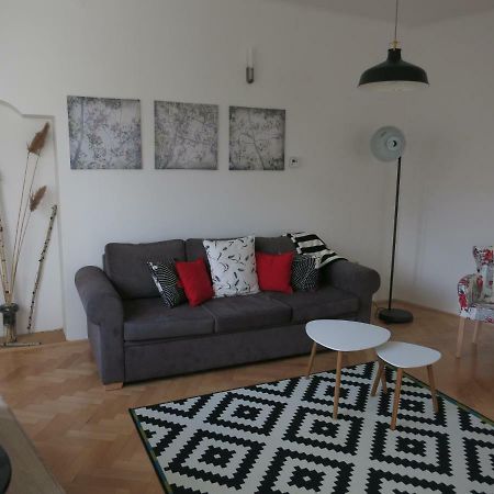 The Riverside Apartment - Downtown Szarajevó Kültér fotó