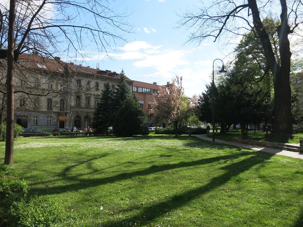 The Riverside Apartment - Downtown Szarajevó Kültér fotó