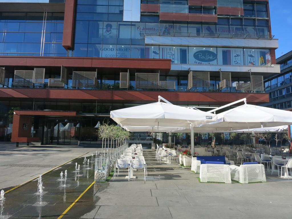 The Riverside Apartment - Downtown Szarajevó Kültér fotó