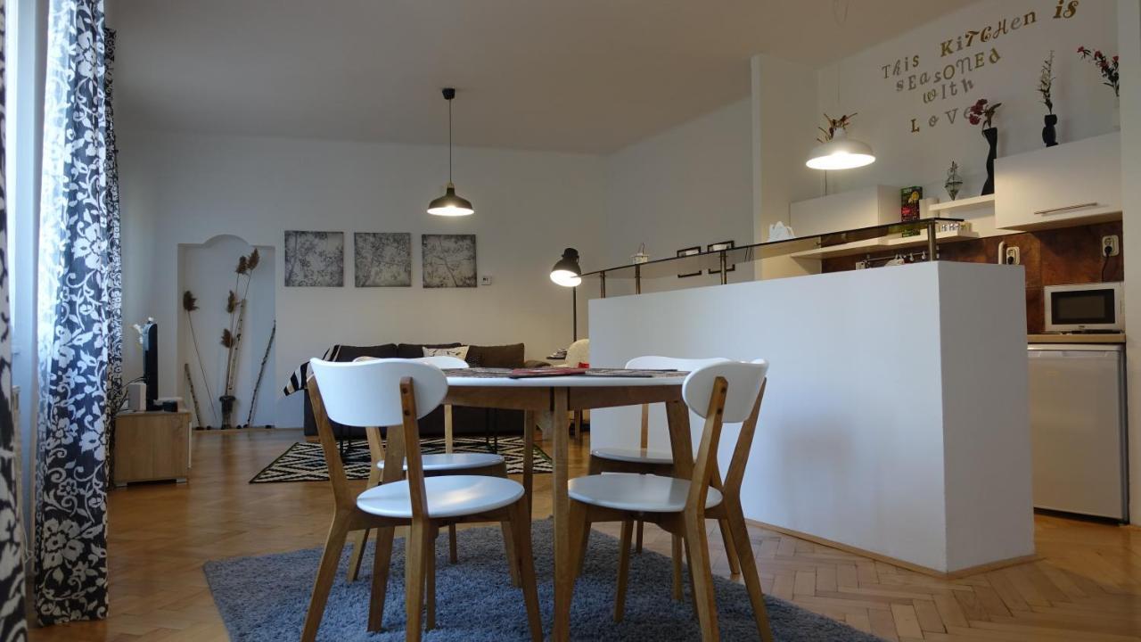 The Riverside Apartment - Downtown Szarajevó Kültér fotó